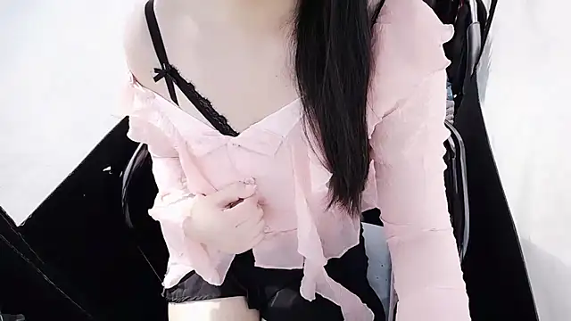 Snapshot of Fannywell chatting on 04-14-26, 06:30 Fannywell online show from 04-14-26, 06:30