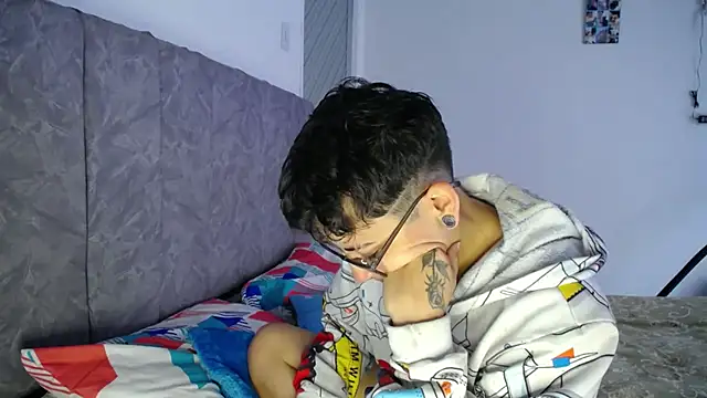 Snapshot of linda_33 chatting on 02-17-26, 03:51 linda 33 online show from 02-17-26, 03:51