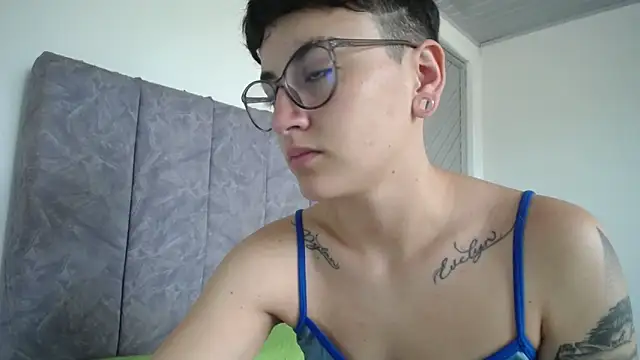 Snapshot of linda_33 chatting on 03-14-26, 12:32 linda 33 online show from 03-14-26, 12:32