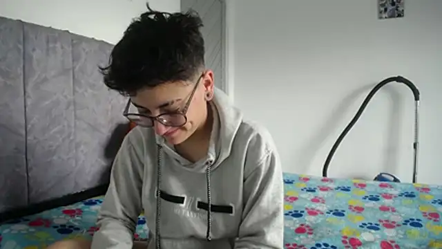 Snapshot of linda_33 chatting on 03-19-26, 03:16 linda 33 online show from 03-19-26, 03:16