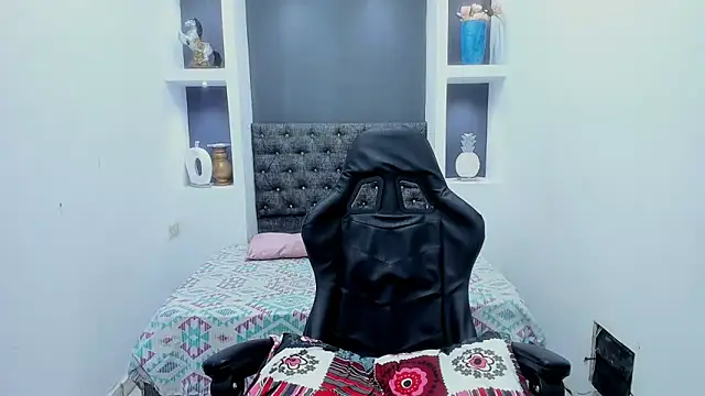 KatrinaQueen1 online show from 01-12-25, 03:17