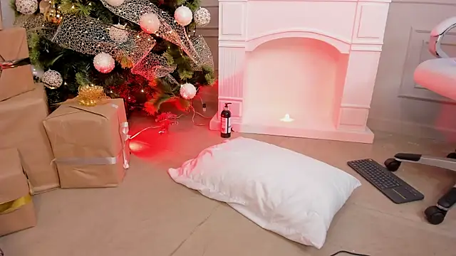 Snapshot of sofiajons_ chatting on 12-13-24, 10:45 sofiajons online show from 12-13-24, 10:45