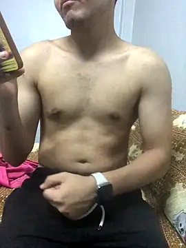 Snapshot of Arabian-B chatting on 10-21-25, 10:05 Arabian-B online show from 10-21-25, 10:05