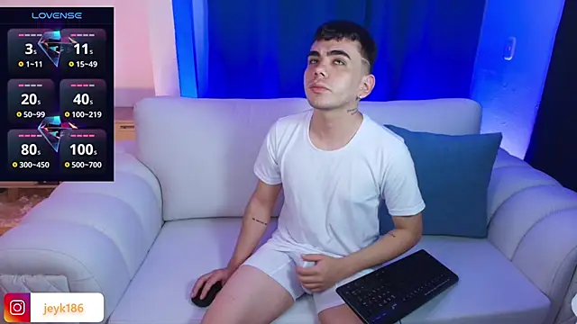 Snapshot of Jey_keler1 chatting on 10-22-25, 12:44 Jey keler1 online show from 10-22-25, 12:44