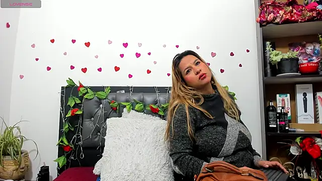 hazel 34 online show from 10-26-25, 08:20