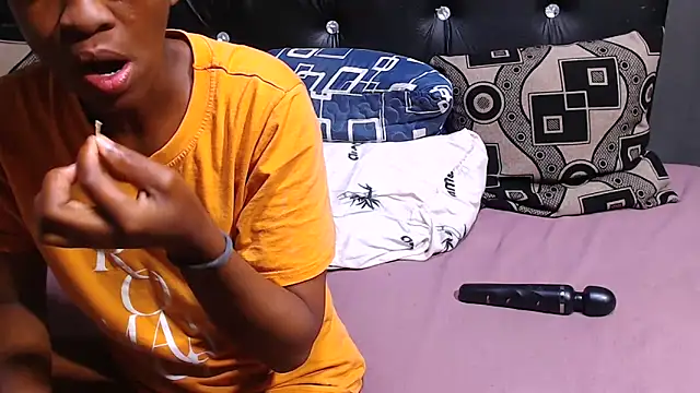 Snapshot of BLACKberry008 chatting on 11-16-25, 07:08 BLACKberry008 online show from 11-16-25, 07:08