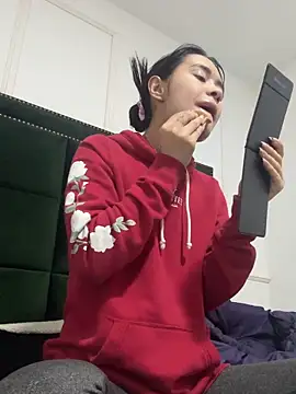 Kim ev online show from 10-17-25, 04:26