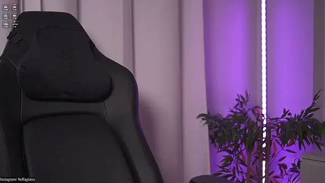 Snapshot of BellaGiaxx chatting on 10-30-25, 03:57 BellaGiaxx online show from 10-30-25, 03:57