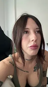 Snapshot of BellaGiaxx chatting on 11-01-25, 01:13 BellaGiaxx online show from 11-01-25, 01:13