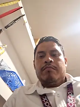 Snapshot of BandidodeAmores_84 chatting on 10-16-25, 02:45 BandidodeAmores 84 online show from 10-16-25, 02:45
