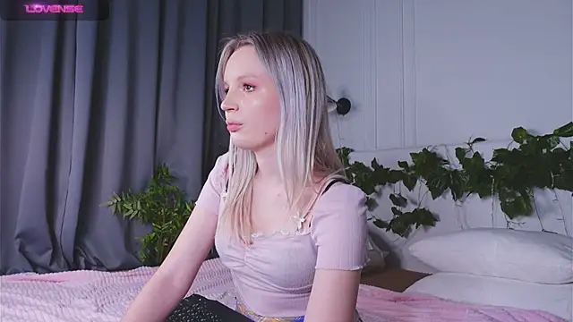 Beatrica Klein online show from 03-07-25, 04:11