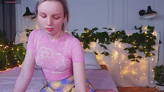 Beatrica Klein online show from 03-09-25, 05:39