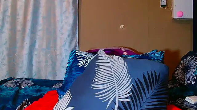 BERNINIBLUSHX89 online show from 11-02-25, 01:30