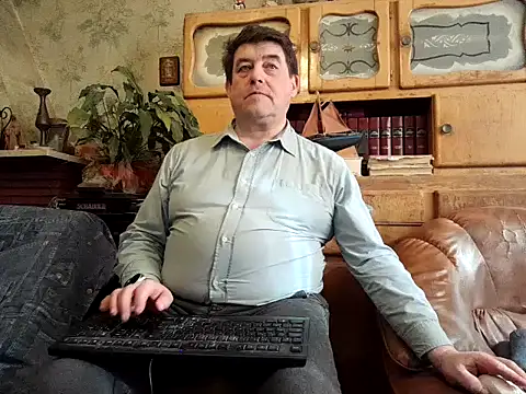 Snapshot of sympatrique chatting on 02-17-25, 12:05 sympatrique online show from 02-17-25, 12:05