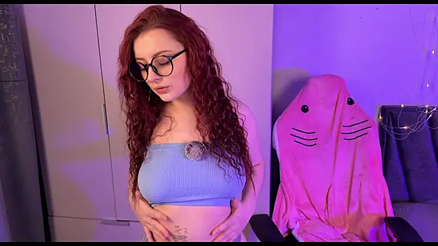 RozieRose online show from 10-17-25, 04:26