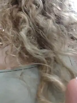 Sara smiiith211 online show from 10-14-25, 12:33