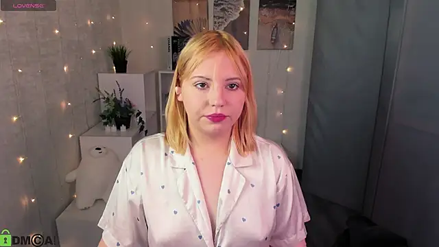 Stacy Luv online show from 10-27-25, 03:32