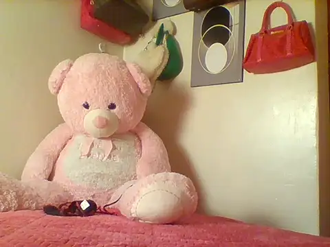 Snapshot of Queeen_model chatting on 10-10-25, 05:12 Queeen model online show from 10-10-25, 05:12