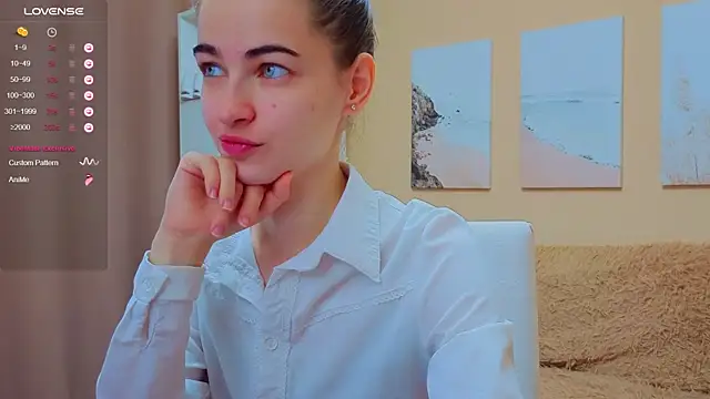 Snapshot of AstoriyaNight chatting on 10-12-25, 04:22 AstoriyaNight online show from 10-12-25, 04:22