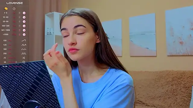 Snapshot of AstoriyaNight chatting on 10-18-25, 04:04 AstoriyaNight online show from 10-18-25, 04:04