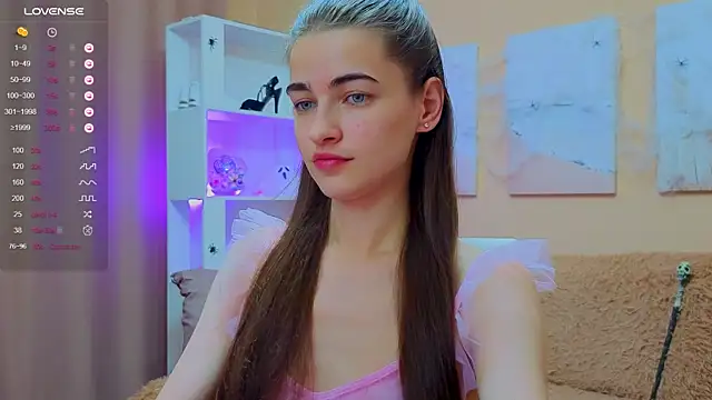 Snapshot of AstoriyaNight chatting on 10-27-25, 11:03 AstoriyaNight online show from 10-27-25, 11:03