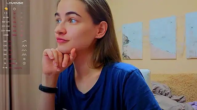 Snapshot of AstoriyaNight chatting on 11-18-25, 04:11 AstoriyaNight online show from 11-18-25, 04:11