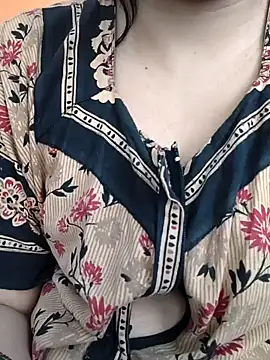 Snapshot of Aaradhya chatting on 12-08-24, 04:04 Aaradhya online show from 12-08-24, 04:04