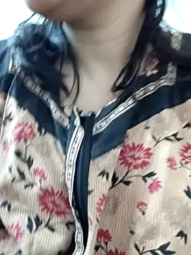 Snapshot of Aaradhya chatting on 12-13-24, 01:15 Aaradhya online show from 12-13-24, 01:15