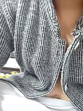 Snapshot of Aaradhya chatting on 12-27-24, 04:04 Aaradhya online show from 12-27-24, 04:04