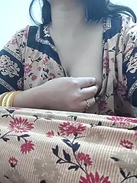 Snapshot of Aaradhya chatting on 03-20-25, 02:10 Aaradhya online show from 03-20-25, 02:10