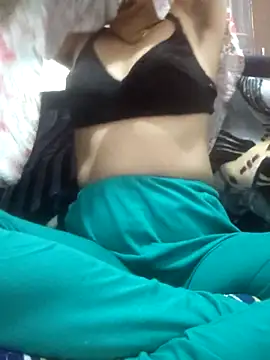 Snapshot of Aaradhya chatting on 12-16-25, 12:48 Aaradhya online show from 12-16-25, 12:48