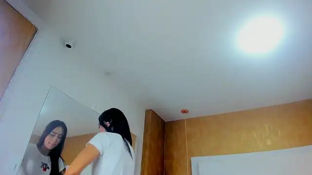 Snapshot of Little_Jenni chatting on 02-13-25, 11:47 Little Jenni online show from 02-13-25, 11:47