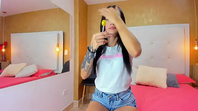 Snapshot of Little_Jenni chatting on 02-18-25, 06:37 Little Jenni online show from 02-18-25, 06:37