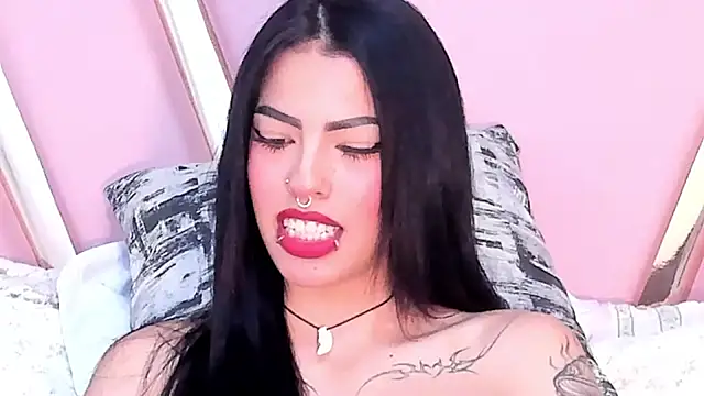 Snapshot of Eva_Benely chatting on 01-27-25, 03:47 Eva Benely online show from 01-27-25, 03:47