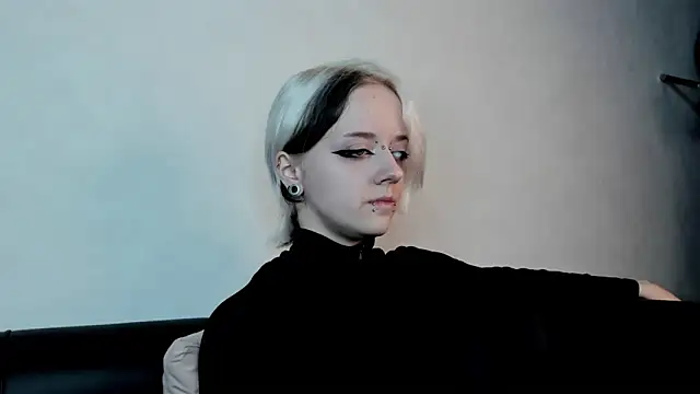 Holy Silvia online show from 02-28-25, 11:58