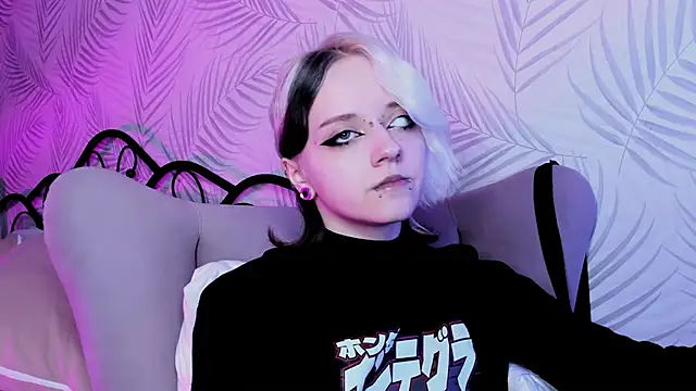 Holy Silvia online show from 03-07-25, 12:23