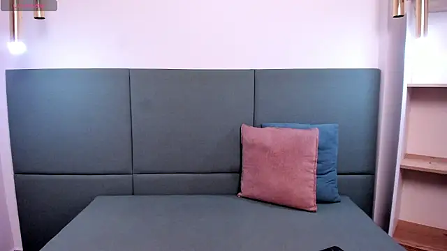 lexiethompson  online show from 01-08-26, 12:07