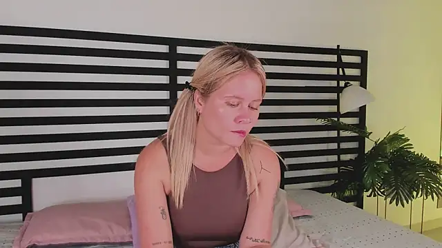 stefanny ruiz  online show from 12-10-24, 12:16