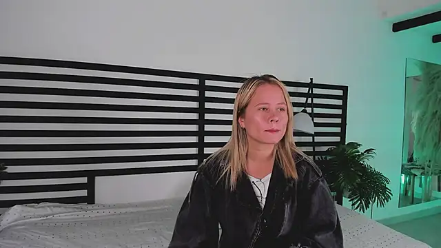 stefanny ruiz  online show from 01-21-25, 12:29