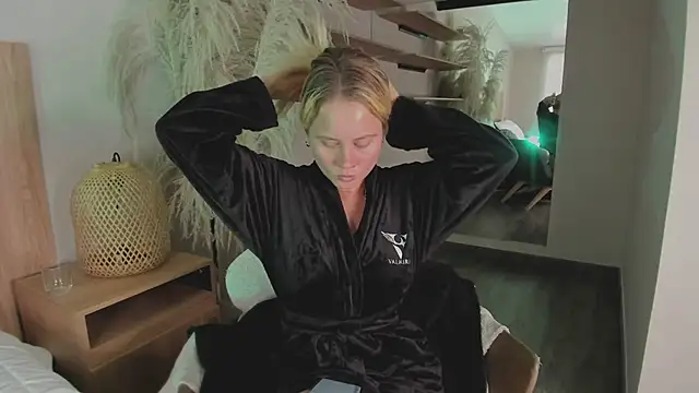 stefanny ruiz  online show from 03-08-25, 03:45