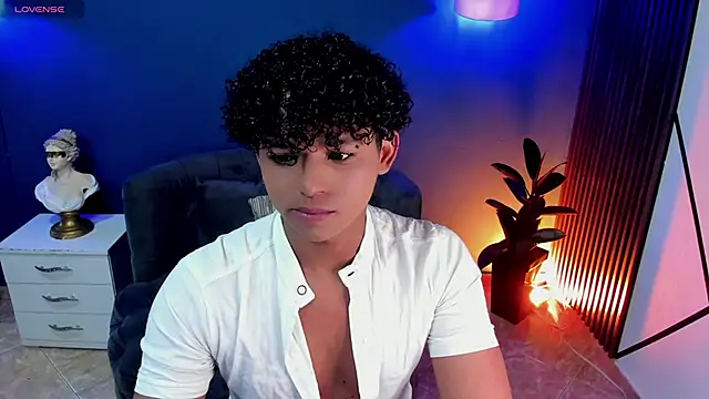 Snapshot of Noah_Smith04 chatting on 10-14-25, 12:06 Noah Smith04 online show from 10-14-25, 12:06