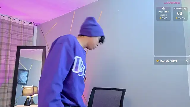 Snapshot of Noah_Smith04 chatting on 10-29-25, 12:40 Noah Smith04 online show from 10-29-25, 12:40