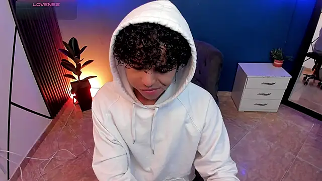 Snapshot of Noah_Smith04 chatting on 11-05-25, 12:05 Noah Smith04 online show from 11-05-25, 12:05