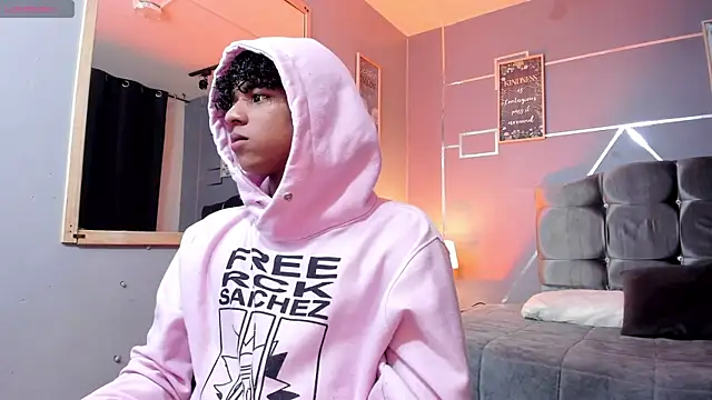 Snapshot of Noah_Smith04 chatting on 11-10-25, 01:43 Noah Smith04 online show from 11-10-25, 01:43