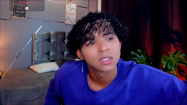 Snapshot of Noah_Smith04 chatting on 11-17-25, 12:22 Noah Smith04 online show from 11-17-25, 12:22