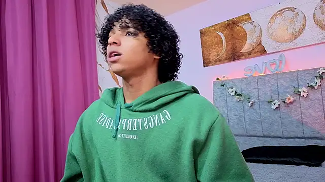 Snapshot of Noah_Smith04 chatting on 03-04-26, 12:44 Noah Smith04 online show from 03-04-26, 12:44