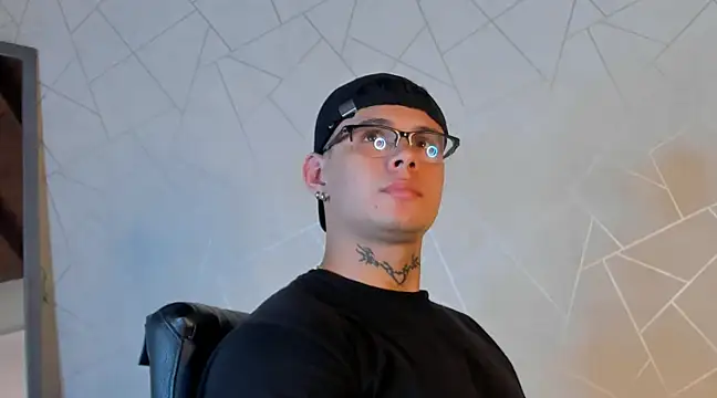 NoahhBrown online show from 12-30-24, 03:47