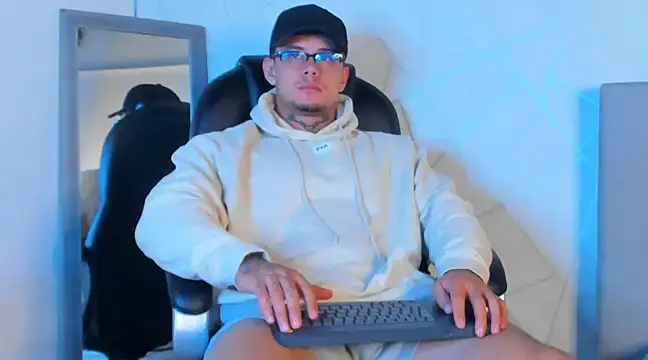 NoahhBrown online show from 02-18-25, 06:26