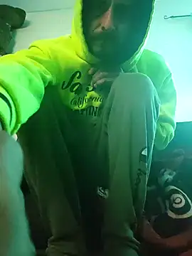 Snapshot of LongDickZee562 chatting on 12-28-24, 04:09 LongDickZee562 online show from 12-28-24, 04:09