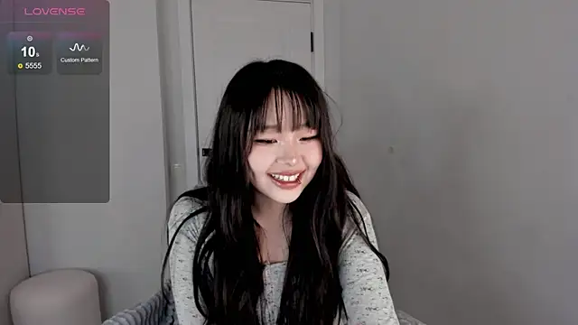 Snapshot of hee_young11 chatting on 10-10-25, 11:37 hee young11 online show from 10-10-25, 11:37